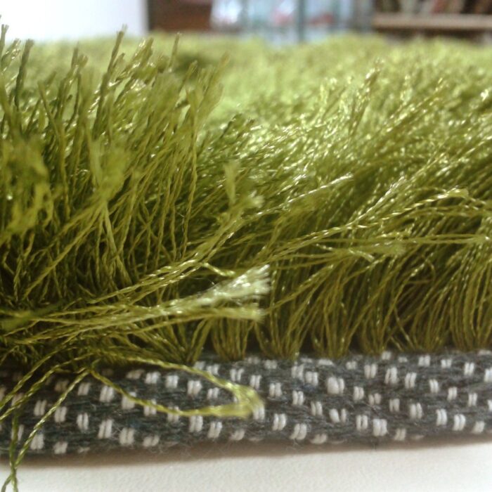 Tapis shaggy vert longues mèches